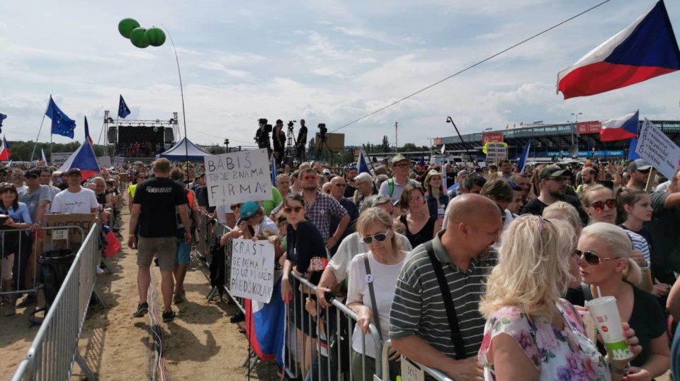 Demonstrace na Letné